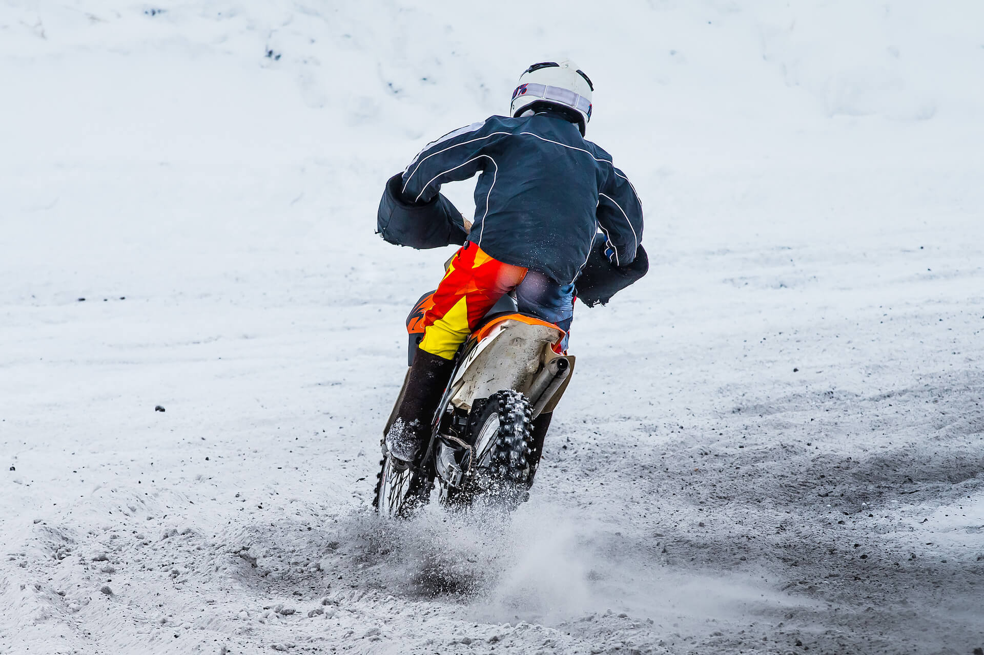 racer-motorcycle-race-in-winter-2021-08-26-15-33-11-utc.jpg